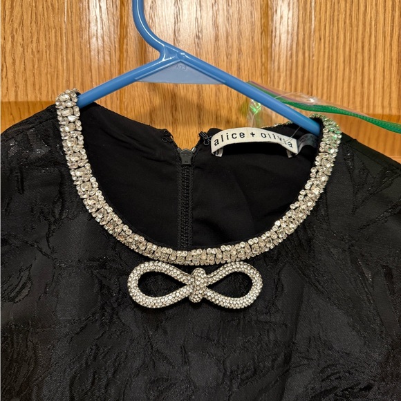 NWOT ALICE + OLIVIA ELLIS EMBELL CREW MINI DRESS Black Size 0 - Picture 2 of 4